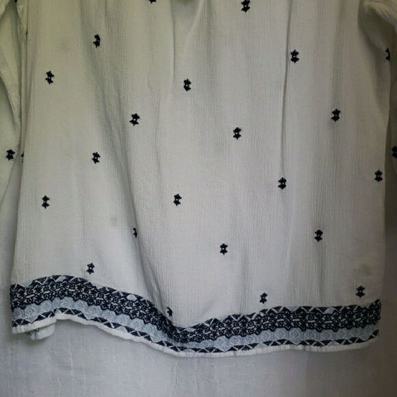 Mudd Boho Shirt White Navy Blue Embroidered Elastic 3/4 Sleeve Cuff Women Size L - Picture 4 of 10